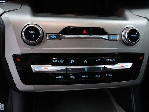 Used 2021 Ford Explorer XLT image 21