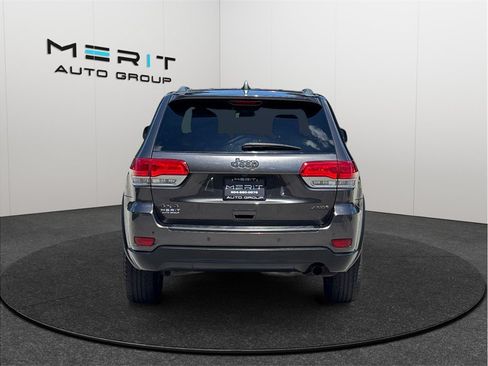 Used 2019 Jeep Grand Cherokee Laredo AWD/4WD image 8