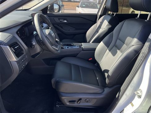 Certified 2025 Nissan Rogue SL w/ Tech Package image 11