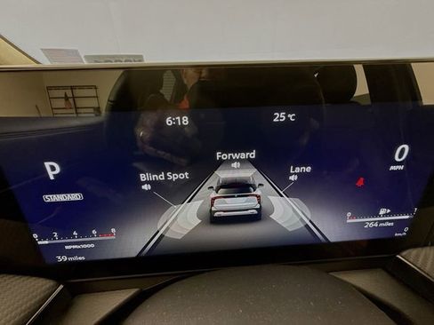 Certified 2025 Nissan Kicks SR image 16