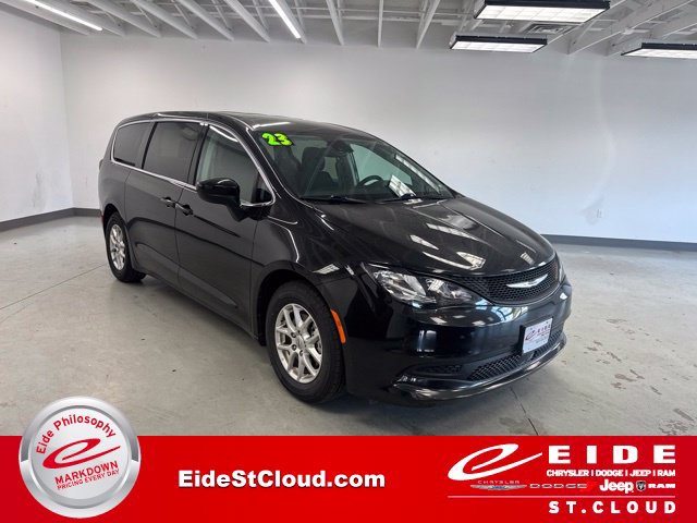 Used 2023 Chrysler Voyager LX FWD image 1