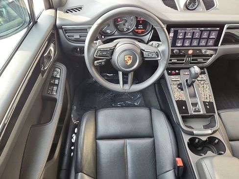 Certified 2025 Porsche Macan image 10