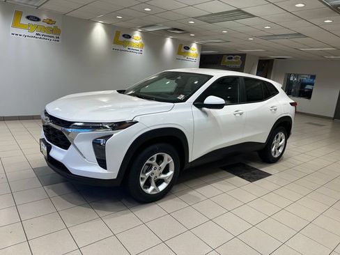 New 2026 Chevrolet Trax LS w/ LS Convenience Package FWD image 2