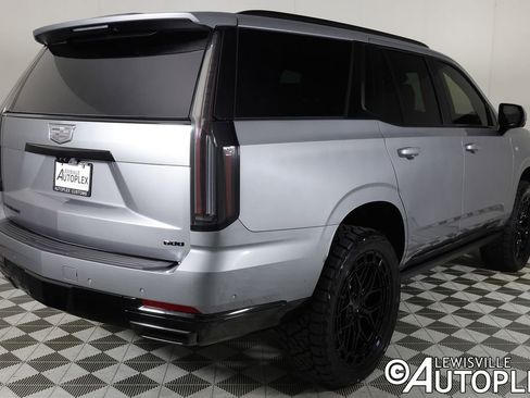 Used 2026 Cadillac Escalade Platinum Sport w/ LPO, ONYX Package AWD/4WD image 5