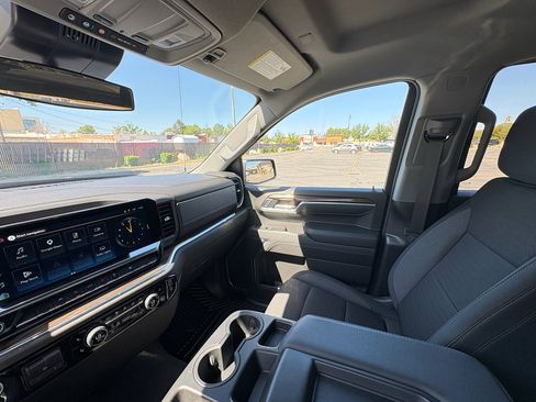 Used 2025 Chevrolet Silverado 1500 LT AWD/4WD image 23