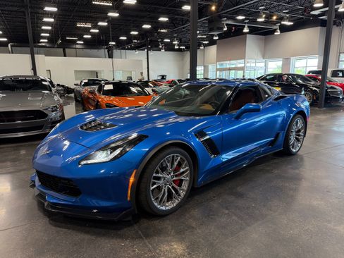 Used 2015 Chevrolet Corvette Z06 w/ 3LZ Preferred Equipment Group RWD image 3