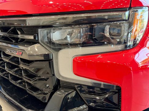 Used 2025 Chevrolet Silverado 1500 ZR2 AWD/4WD image 9