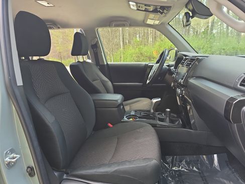 Used 2022 Toyota 4Runner TRD Off-Road image 10