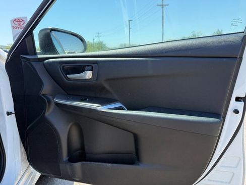 Used 2016 Toyota Camry SE FWD image 31