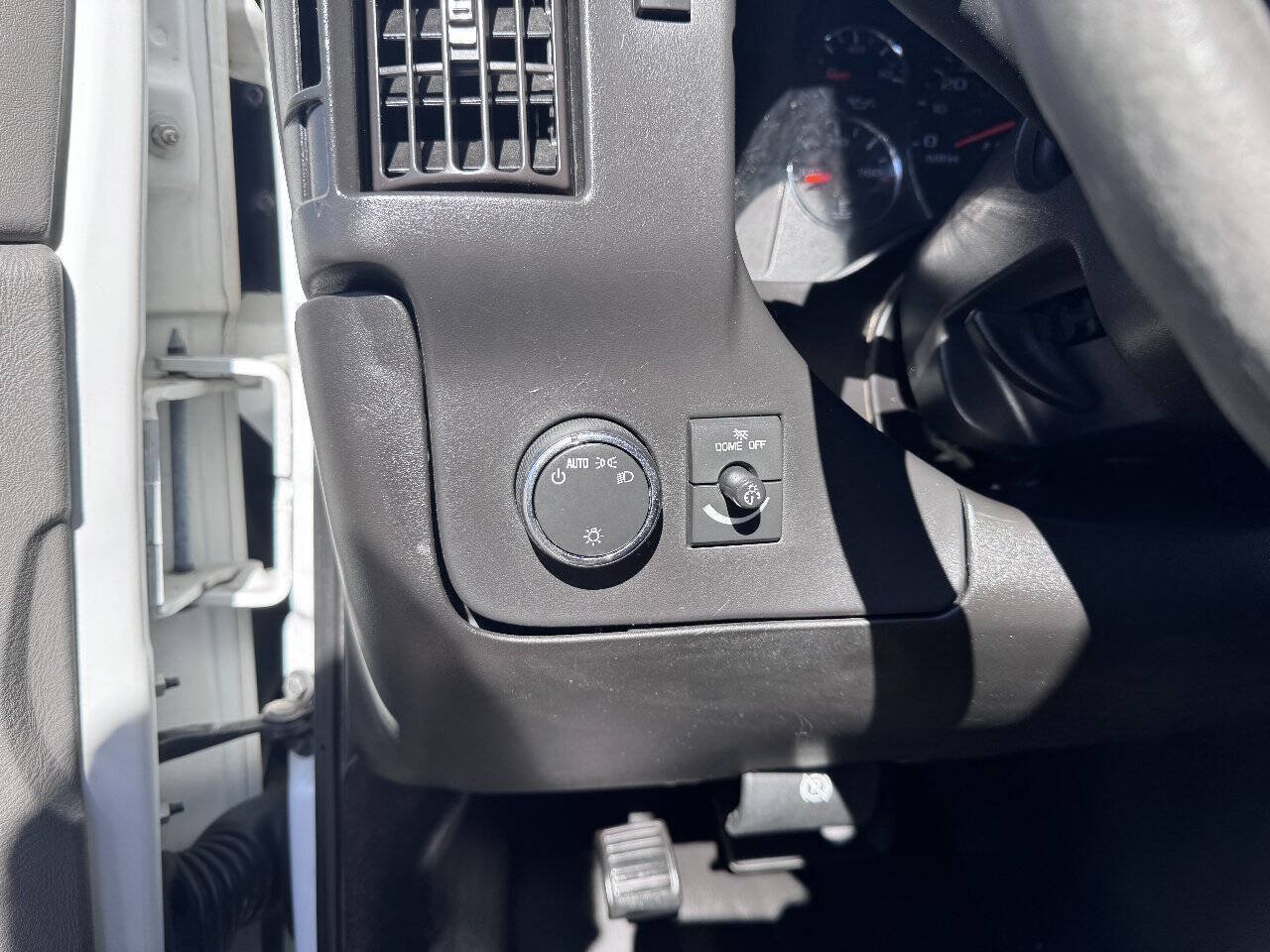 Used 2018 Chevrolet Express 3500 Extended w/ Driver Convenience Package RWD image 16