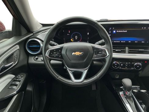 Used 2024 Chevrolet Trax LT w/ LT Convenience Package image 18