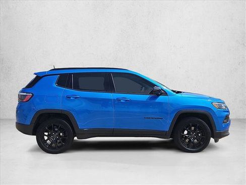 Used 2025 Jeep Compass Latitude w/ Altitude Special Edition AWD/4WD image 4