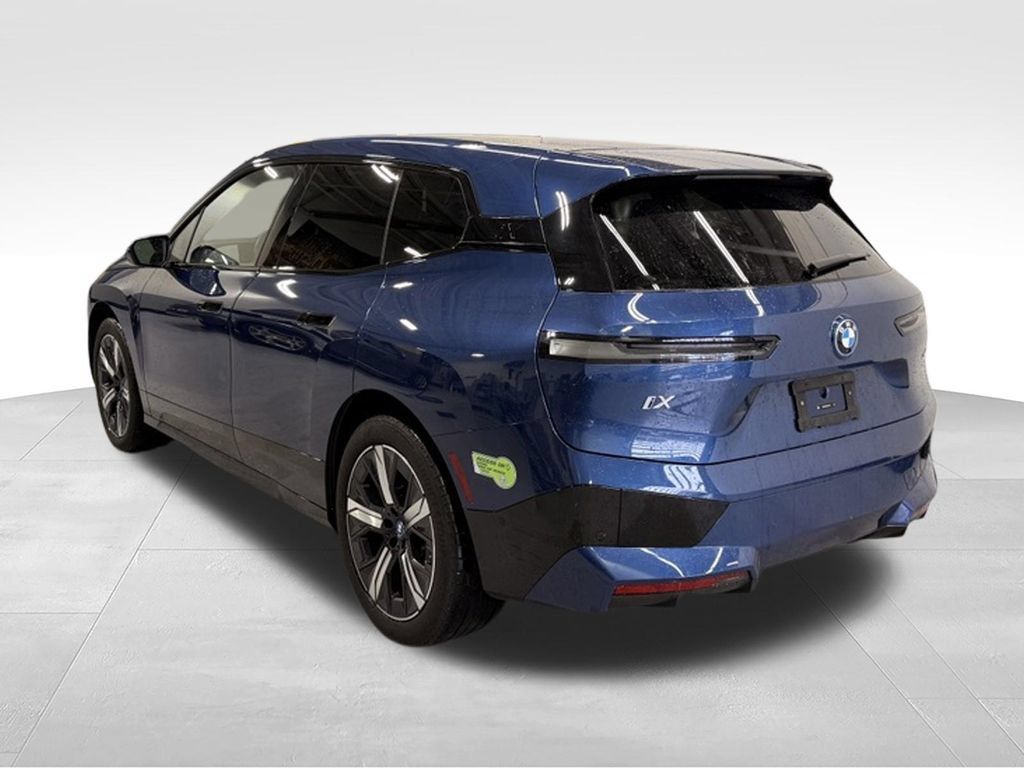 Used 2024 BMW iX xDrive50 w/ Sport Package AWD/4WD image 3