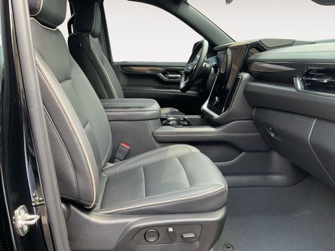 Used 2025 GMC Yukon Elevation AWD/4WD image 15