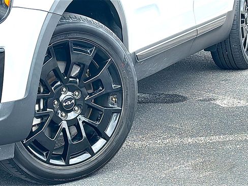 Used 2022 Kia Telluride SX w/ SX Prestige Package AWD/4WD image 3