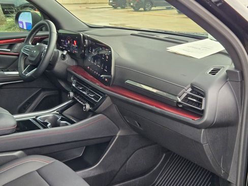 Certified 2025 Chevrolet Traverse Z71 w/ Driver Confidence Package image 27