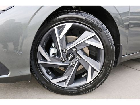 Certified 2025 Hyundai Elantra Sport FWD image 31