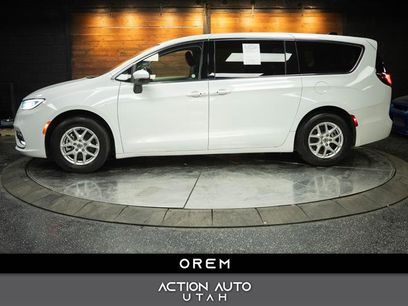 Used 2023 Chrysler Pacifica Touring-L