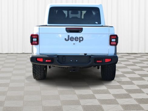 Used 2026 Jeep Gladiator Rubicon w/ Technology Group AWD/4WD image 34