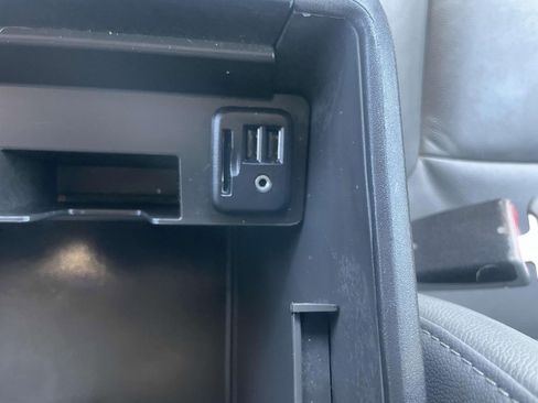Used 2015 Chevrolet Suburban LT RWD image 29