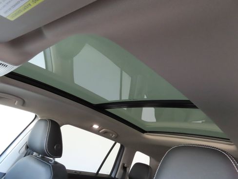 New 2025 Volkswagen Atlas SE image 21