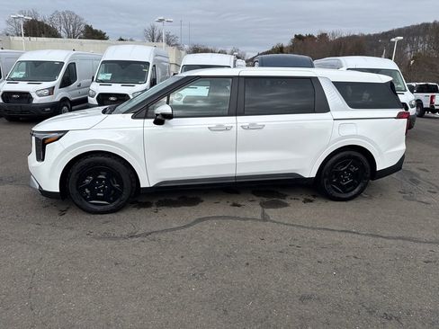 Used 2025 Kia Carnival image 12