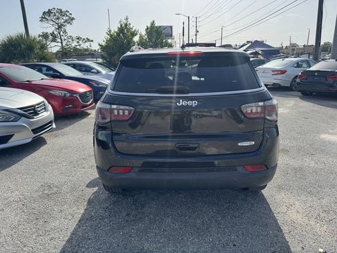 Used 2018 Jeep Compass Latitude w/ Safe & Security Group FWD image 4
