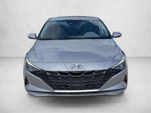 Used 2022 Hyundai Elantra SEL w/ Convenience Package FWD image 2