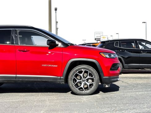 Used 2025 Jeep Compass Limited AWD/4WD image 9