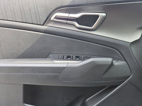 New 2026 Kia Sportage LX FWD image 16