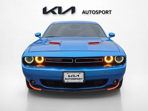 Used 2018 Dodge Challenger R/T image 2