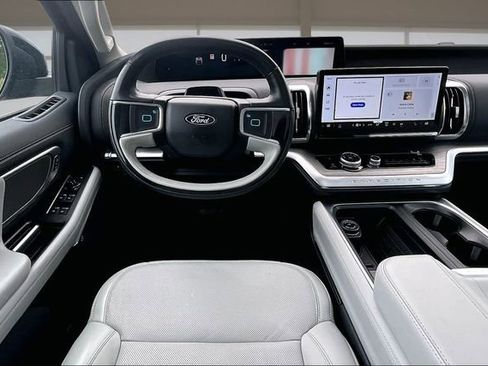 Used 2025 Ford Expedition Max Platinum AWD/4WD image 5