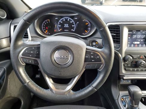 Used 2018 Jeep Grand Cherokee Laredo image 31