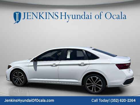 Used 2024 Volkswagen Jetta Sport FWD image 8