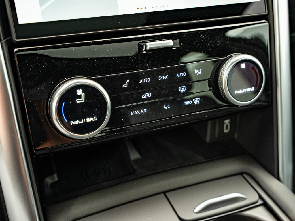 New 2026 Land Rover Discovery Limited Edition AWD/4WD image 36
