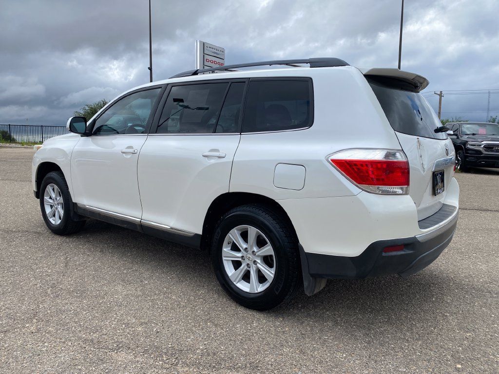 Used 2012 Toyota Highlander FWD image 4