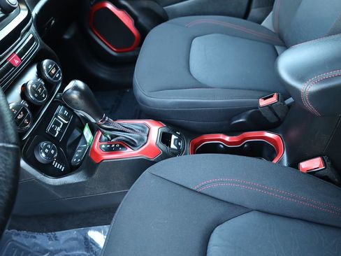 Used 2015 Jeep Renegade Trailhawk w/ Popular Equipment Group AWD/4WD image 29