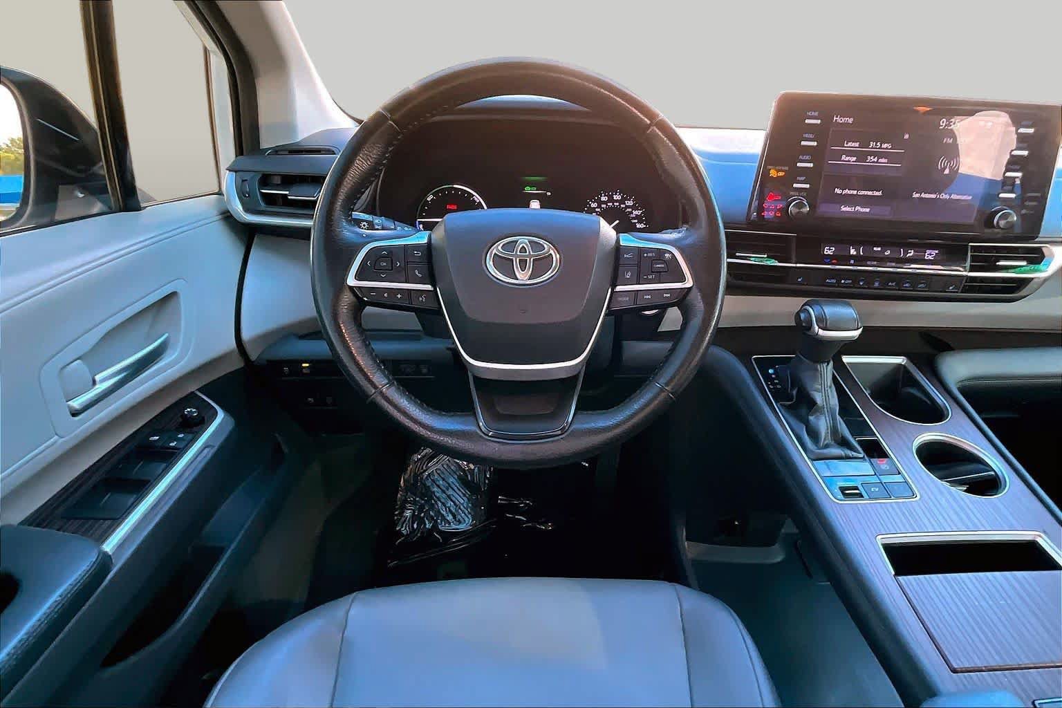 Used 2022 Toyota Sienna XLE FWD image 5