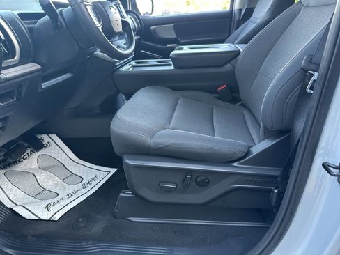 Used 2025 Ford Expedition Active RWD image 14