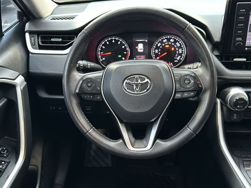 Used 2021 Toyota RAV4 XLE Premium image 28