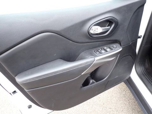 Certified 2022 Jeep Cherokee Latitude Lux w/ Sun & Sound Group image 20