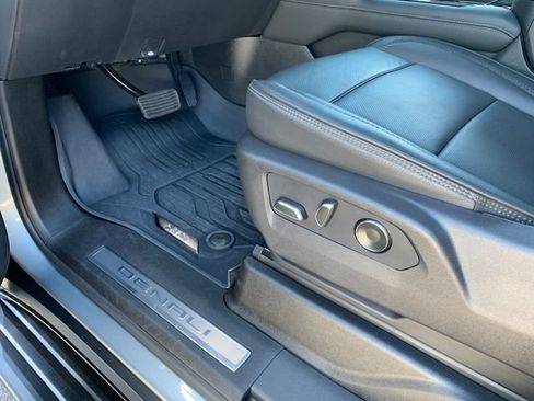 Used 2026 GMC Yukon Denali w/ LPO, Floor Liner Package AWD/4WD image 24
