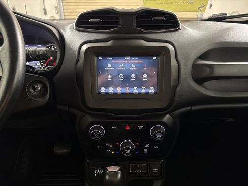 Used 2020 Jeep Renegade Trailhawk w/ Cold Weather Group AWD/4WD image 17