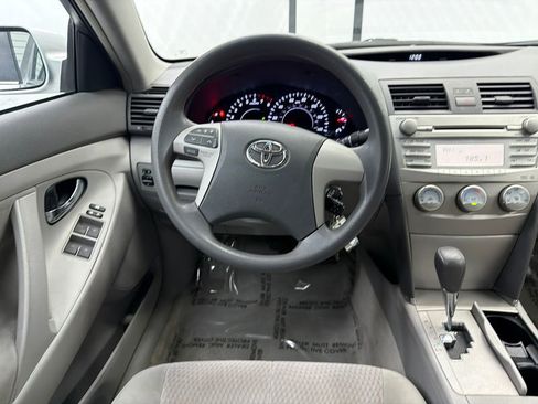 Used 2011 Toyota Camry LE FWD image 21