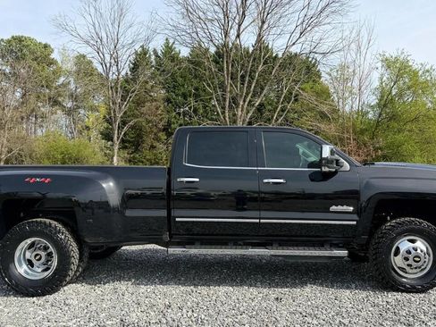 Used 2018 Chevrolet Silverado 3500 High Country w/ Duramax Plus Package image 9