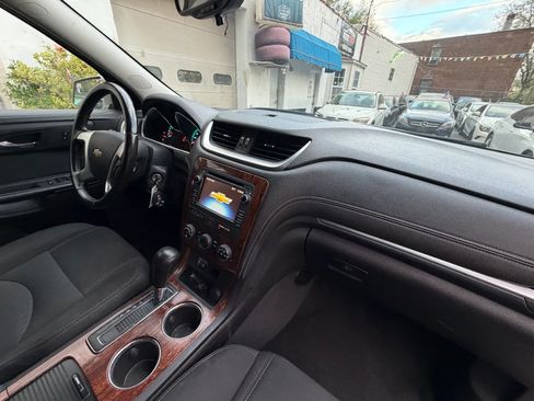 Used 2014 Chevrolet Traverse LT FWD image 38