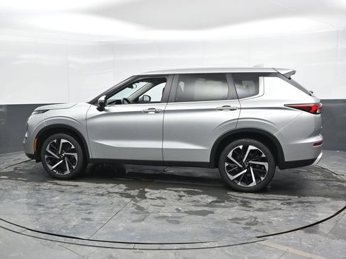 Used 2024 Mitsubishi Outlander SE image 10