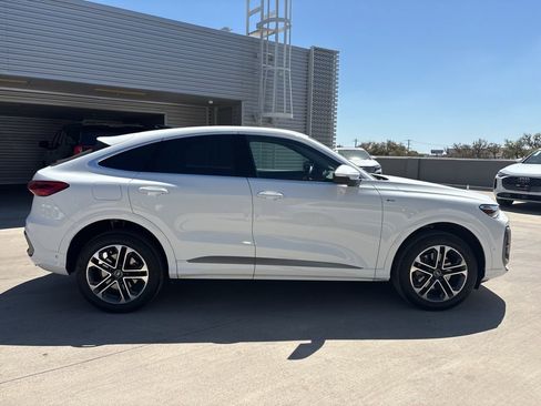 Used 2025 Audi Q5 Premium w/ Convenience Package image 4