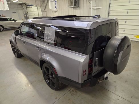 Used 2024 Land Rover Defender 130 X-Dynamic SE image 5