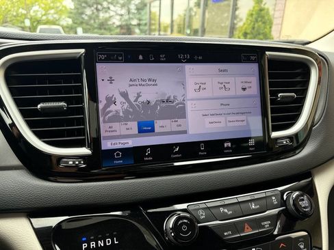 Used 2024 Chrysler Pacifica Touring-L FWD image 25